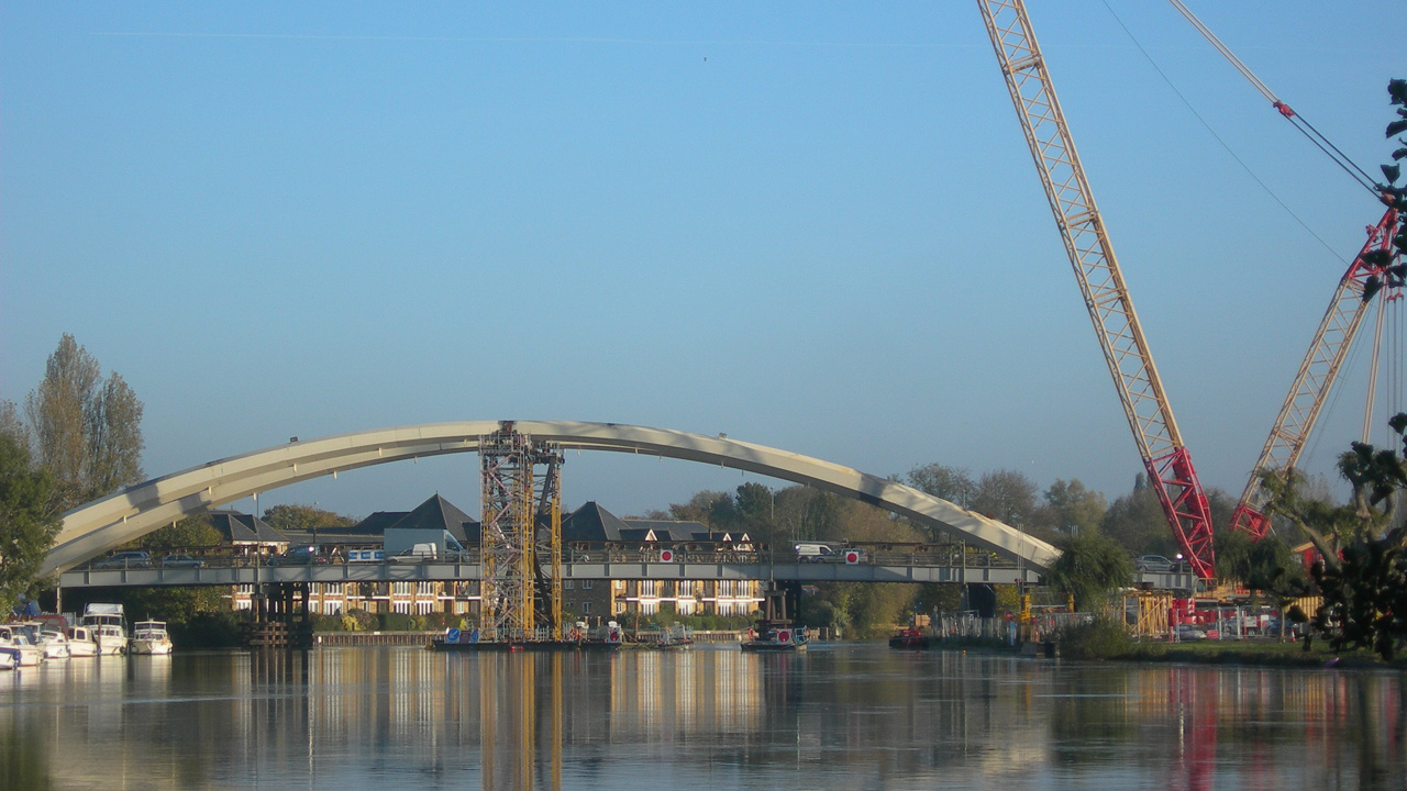 Construction of Walton Bridge