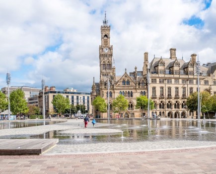 Bradford City Hall Shutterstock 2024400647 Place